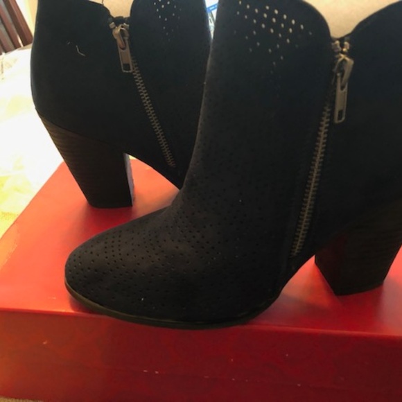 Carlos by Carlos Santana Women's HACEY Ankle Boot - Picture 4 of 5